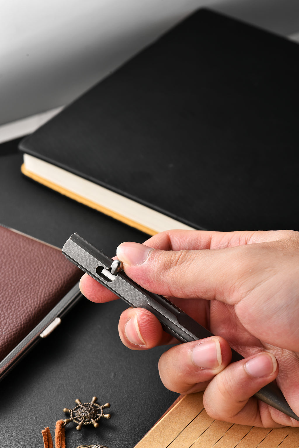 PioneerEDC Titanium Pen Multi-functional Lightweight Titanium Alloy Pen New Tactical Bolt Action Design
